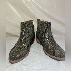 Eric Michael Green and Brown Ankle Boots with Snakeskin Texture size 38